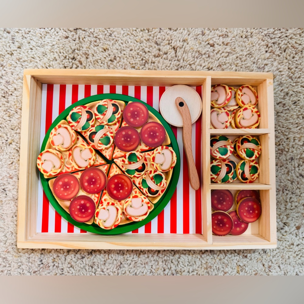 Melissa & Doug Wooden Pizza Play Set with Slicer